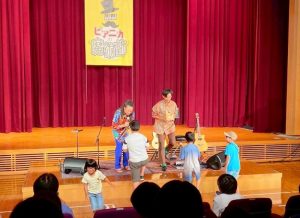 劇場と団体鑑賞のいるかクラブの子どもたちからプレゼント！